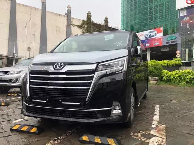 Toyota Granvia rút khỏi Việt Nam, 'rộng' sân chơi cho Kia Carnival