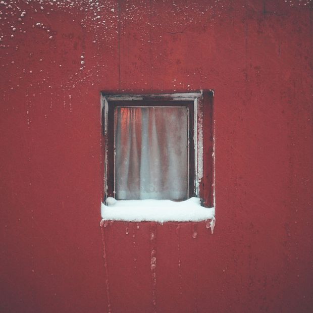 Nhiếp ảnh gia dành 12 năm để chụp một khung cửa sổ cô đơn: Khi cảnh vật đơn giản nhất cũng ghi lại hình dáng của thời gian - Ảnh 12.