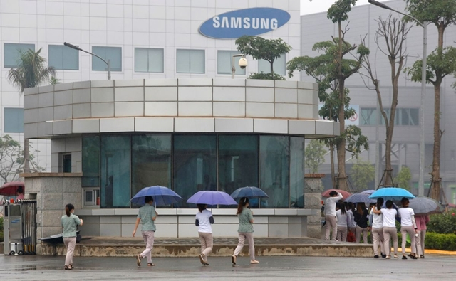 Reuters: Công nhân Samsung Việt Nam trước làn sóng sụt giảm nhu cầu hàng điện tử toàn cầu - Ảnh 2.