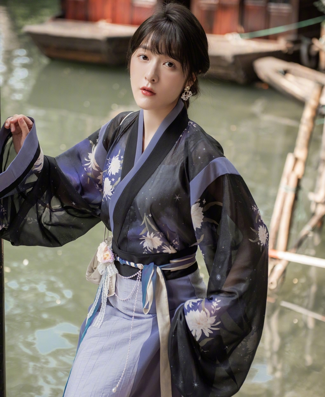 Sao nhí Châu Tinh Trì nhận nuôi: Đạt giải lớn nhờ cắt tóc vào vai bé trai, bỏ showbiz đi du học và màn lột xác sau bạo bệnh - Ảnh 13.