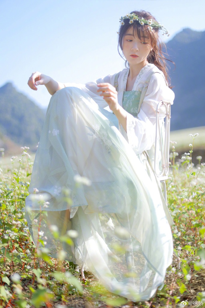 Sao nhí Châu Tinh Trì nhận nuôi: Đạt giải lớn nhờ cắt tóc vào vai bé trai, bỏ showbiz đi du học và màn lột xác sau bạo bệnh - Ảnh 15.