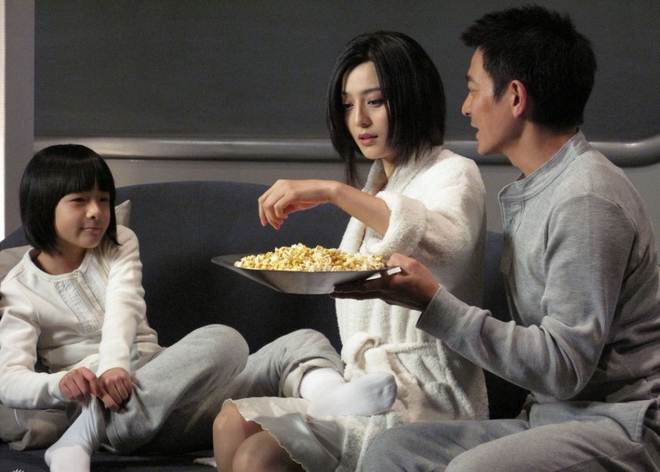 Sao nhí Châu Tinh Trì nhận nuôi: Đạt giải lớn nhờ cắt tóc vào vai bé trai, bỏ showbiz đi du học và màn lột xác sau bạo bệnh - Ảnh 9.