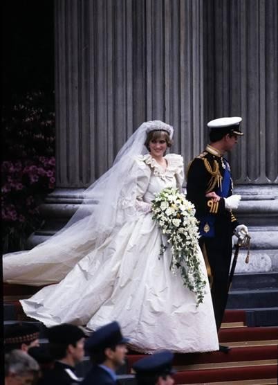 3 chiếc váy cưới nổi tiếng của Công nương Diana