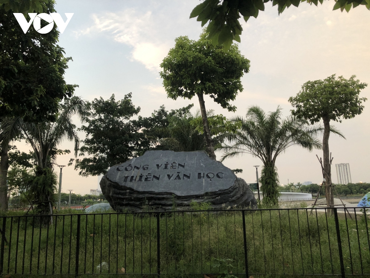 Công viên Thiên văn học đẹp như tranh vẫn đóng cửa, người dân háo hức ngóng đợi - Ảnh 1.