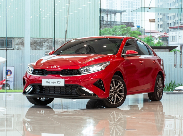 Kia K3 giảm giá cao nhất 30 triệu đồng tại đại lý, thêm sức ép cho Mazda3 và Corolla Altis