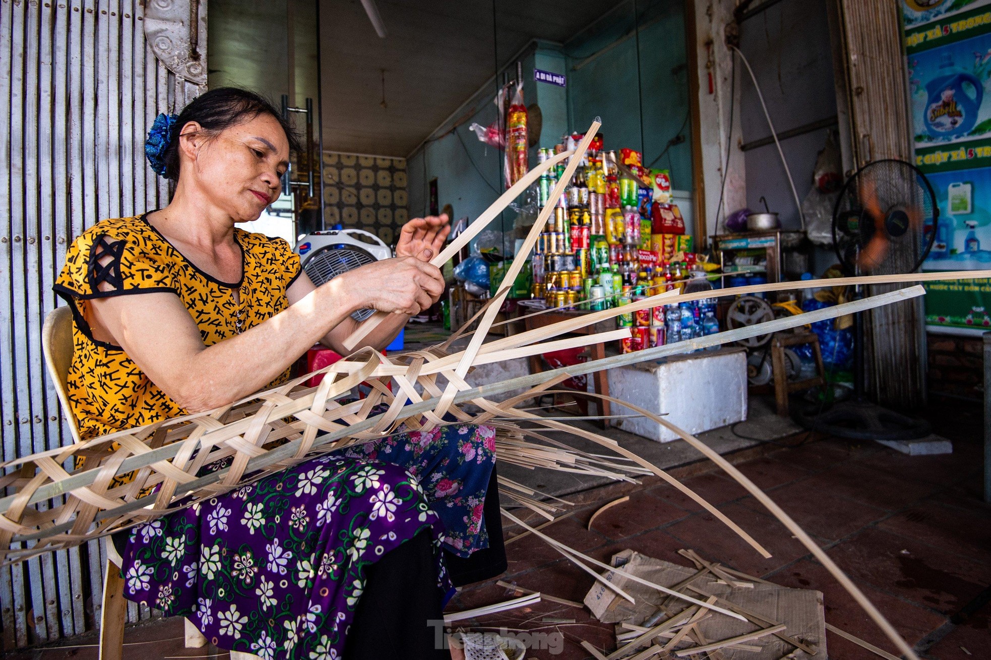 Thủ phủ vàng mã lớn nhất cả nước nhộn nhịp những ngày cận Rằm Tháng 7 - Ảnh 9.
