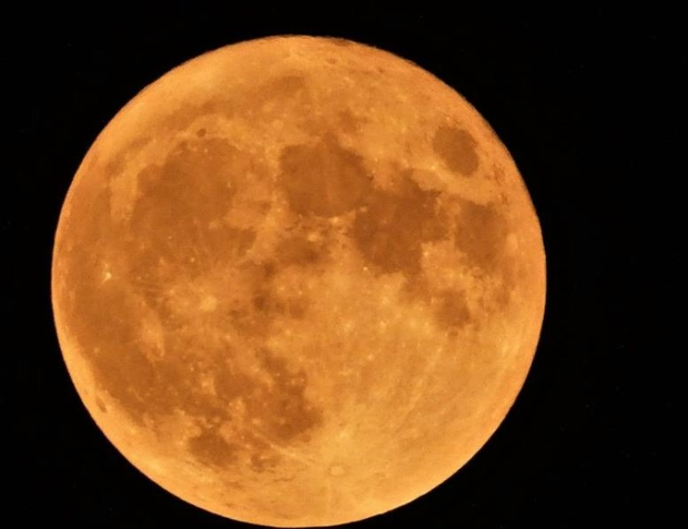 Tối nay xuất hiện Mặt trăng màu cam và tròn nhất trong 100 năm qua - Ảnh 1.