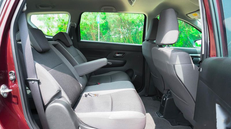 Suzuki Ertiga Hybrid giá dự kiến từ 528 triệu, nâng cấp động cơ đấu Mitsubishi Xpander - Ảnh 4.