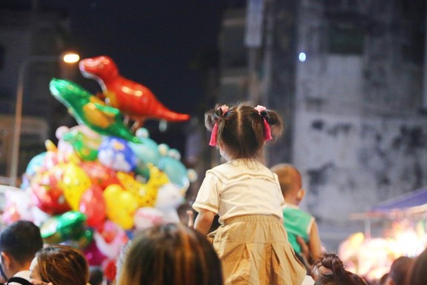 Photo, clip: People in 3 regions eagerly flocked to the streets to play Mid-Autumn Festival - Photo 43.