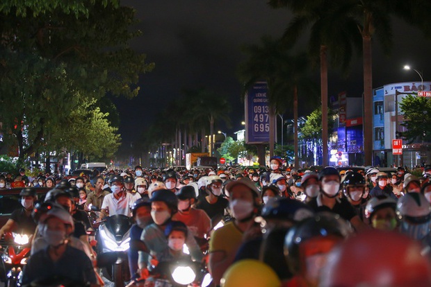 Photo, clip: People in 3 regions eagerly flocked to the streets to play Mid-Autumn Festival - Photo 27.