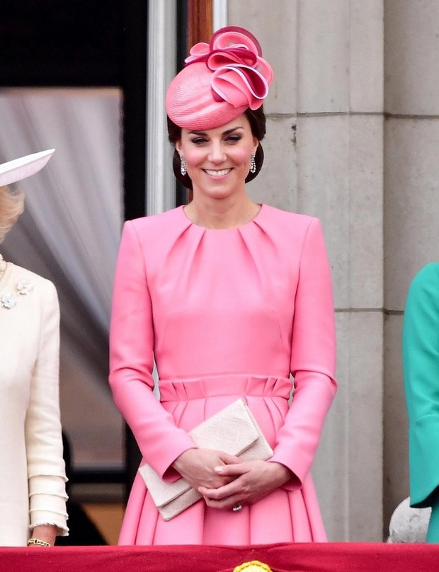 Những lần Công nương Kate ‘lên đồ’ lấy cảm hứng từ mẹ chồng - Công nương Diana - Ảnh 16.