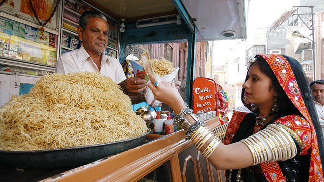 Món ăn vặt  trở thành thương hiệu ẩm thực của Ấn Độ và lan tỏa khắp thế giới - Ảnh 1.