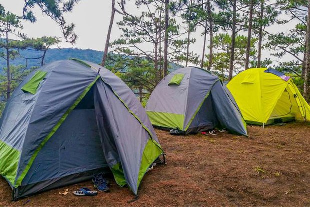 6 địa điểm cắm trại đẹp nhất ở Đà Lạt: Nơi số 3 còn được mệnh danh là Thánh địa săn mây - Ảnh 1.