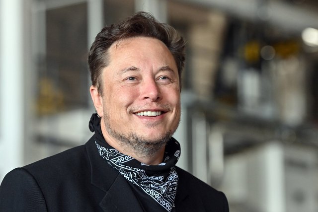 Bất ngờ với danh tính người bạn thân trên mạng của Elon Musk: Quen nhau nhờ lỗi của Tesla, trò chuyện 4 năm mới được gặp mặt - Ảnh 2.