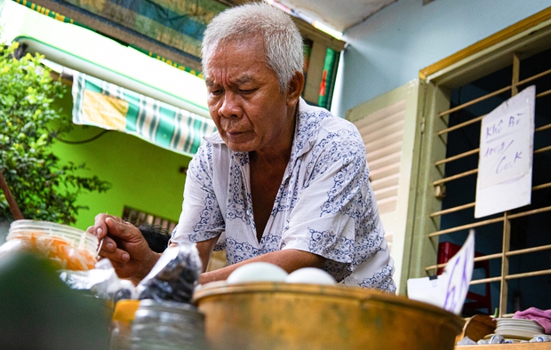 Ho Chi Minh City: 1,000 VND porridge shop, 10 years without price increase - Photo 2.