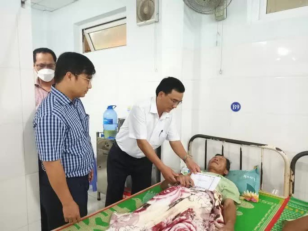  Vụ sập tường nhà xưởng khiến 5 người chết: Nạn nhân kể lại giây phút kinh hoàng - Ảnh 1.