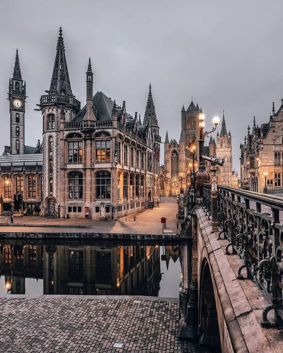 Phong cảnh đẹp nao lòng của thành phố cổ đẹp nhất nước Anh - nơi được coi là “quê hương của Harry Potter” - Ảnh 11.