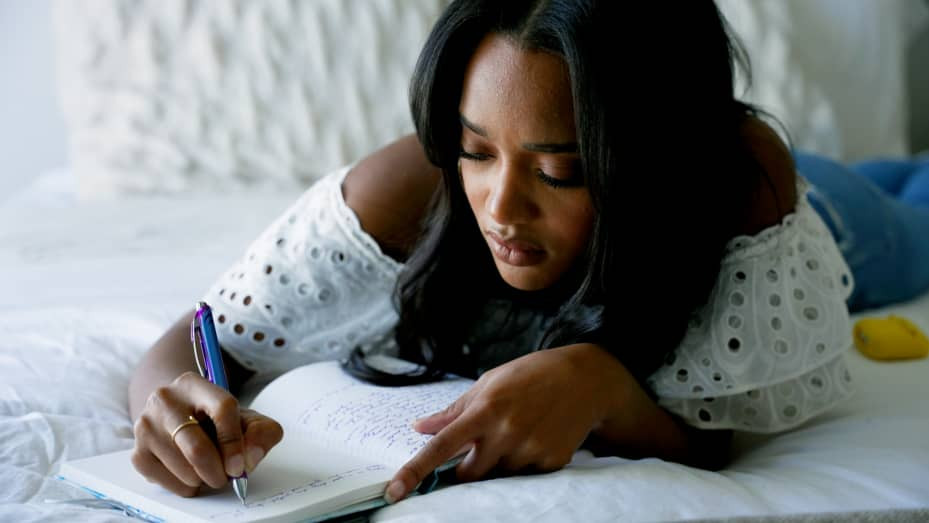 かつてウォール街で最年少の女性トレーダーだった 28 歳の彼女は、100 万ドルを勝ち取る目前にあり、副業で成功するための前提条件を共有しています - 写真 1.