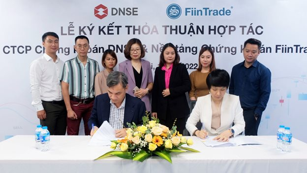 DNSE và FiinTrade hợp tác mang đến trải nghiệm “một chạm” lần đầu tiên trên thị trường - Ảnh 2.