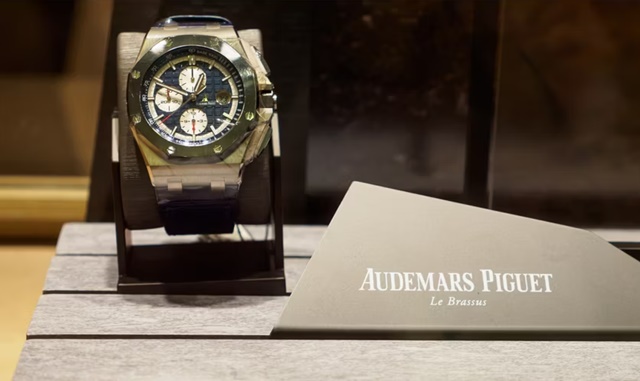 Chuyện về chiếc đồng hồ được các ngôi sao hạng A chi ít nhất 45.000 USD để sở hữu - Ảnh 1.