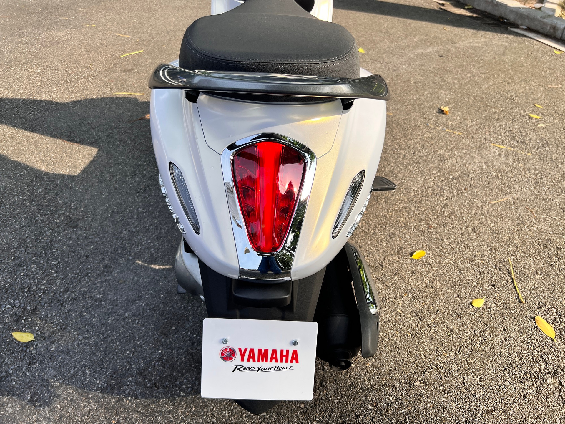 Cận cảnh Yamaha Grande 2022 vừa ra mắt, siêu tiết kiệm xăng, 1.66 lít/100km - Ảnh 8.