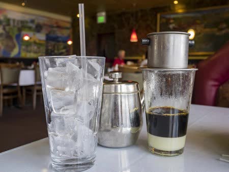     西方客人總結喝越南標準咖啡的指南：這杯水美得讓人流口水！  - 圖 2。