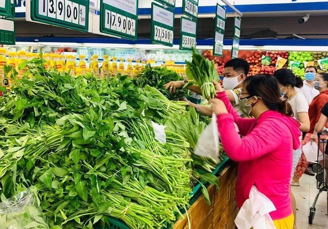 Rau chợ dán nhãn VietGAP vào siêu thị: Người tiêu dùng có thể tẩy chay - Ảnh 2. Rau chợ dán nhãn VietGAP vào siêu thị: Người tiêu dùng có thể tẩy chay - Ảnh 2.