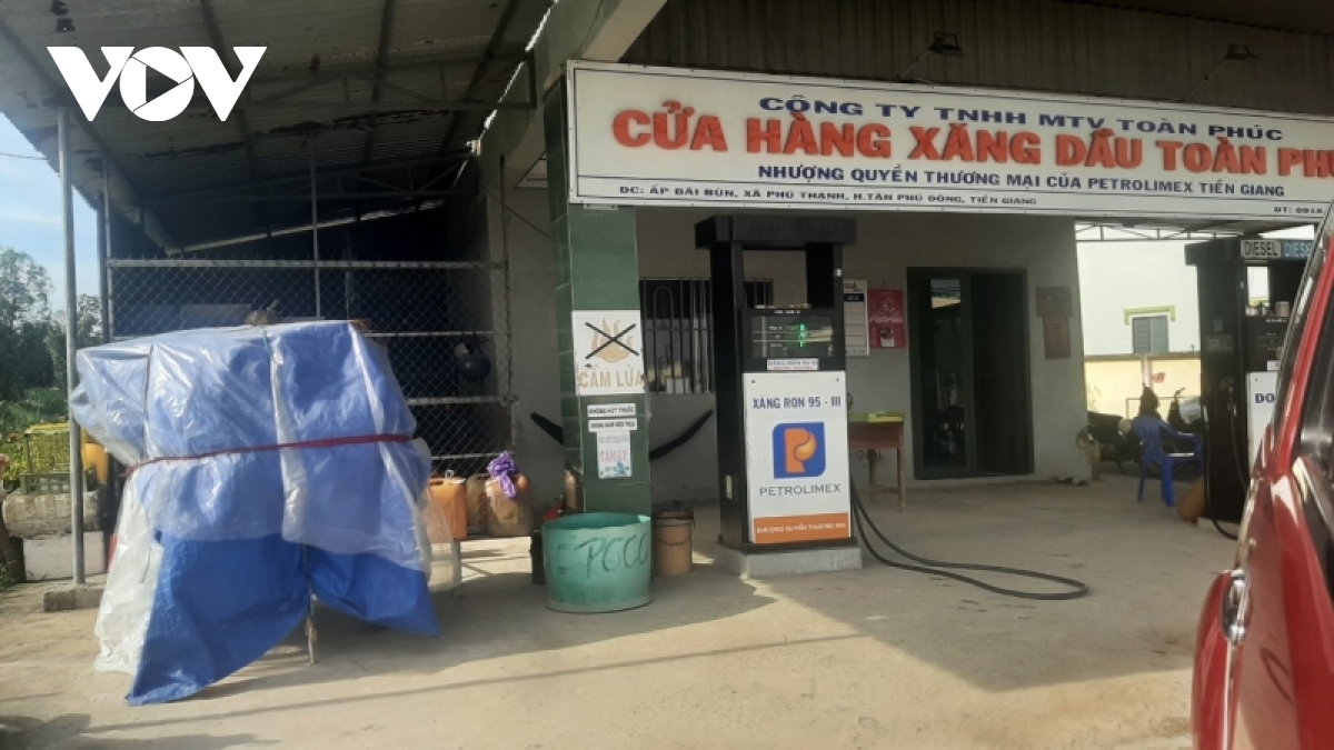 Doanh nghiệp, đại lý kinh doanh xăng dầu “gồng mình” giữ chân khách hàng - Ảnh 2. Doanh nghiệp, đại lý kinh doanh xăng dầu “gồng mình” giữ chân khách hàng - Ảnh 2.