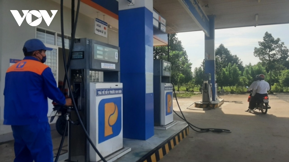 Doanh nghiệp, đại lý kinh doanh xăng dầu “gồng mình” giữ chân khách hàng - Ảnh 1. Doanh nghiệp, đại lý kinh doanh xăng dầu “gồng mình” giữ chân khách hàng - Ảnh 1.