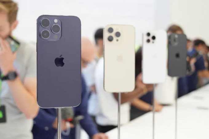 iPhone 13 giảm sâu chưa đến 19 triệu đồng, liệu có nên mua? - Ảnh 1. iPhone 13 giảm sâu chưa đến 19 triệu đồng, liệu có nên mua? - Ảnh 1.
