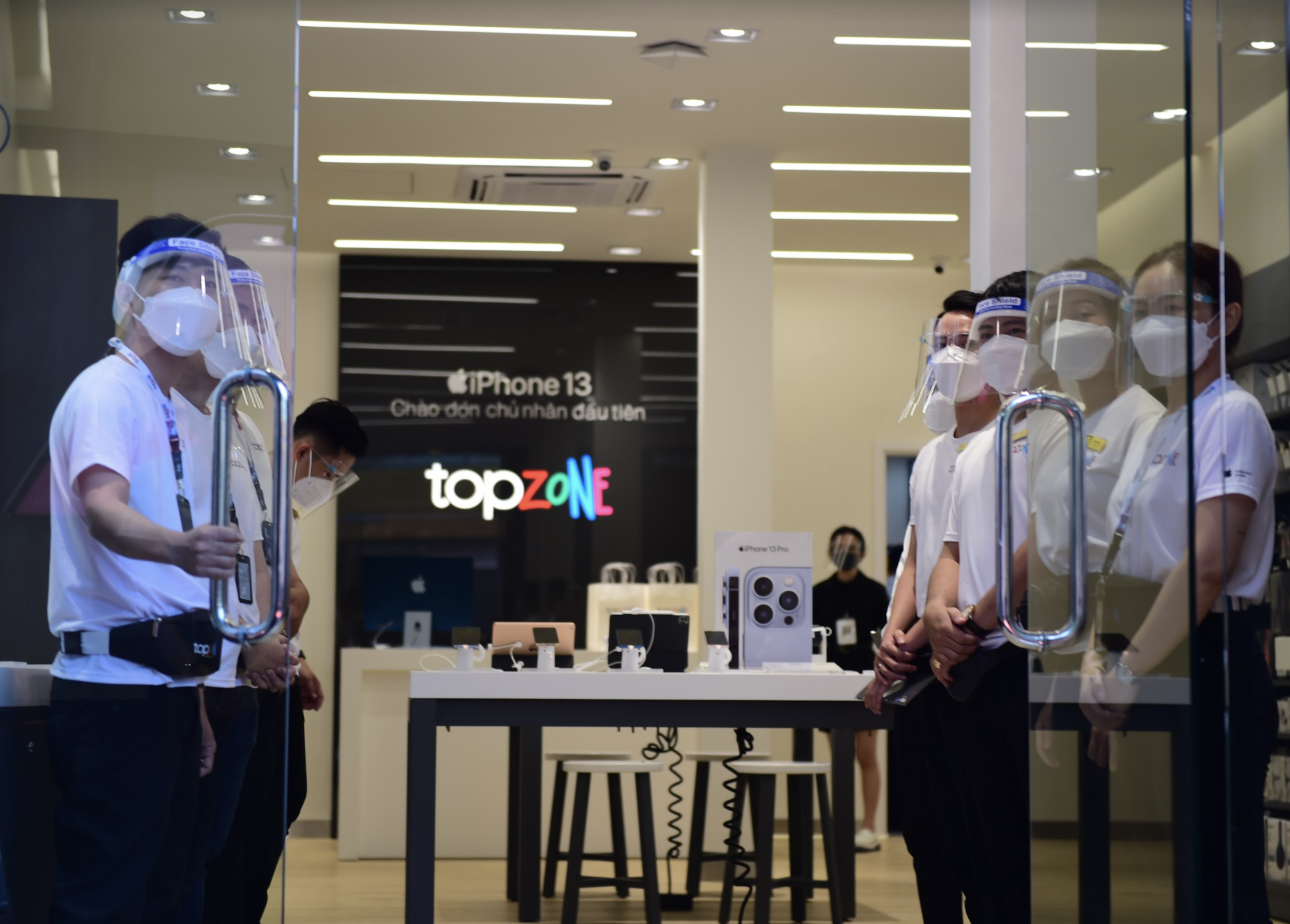  Bị đàn em TopZone phả hơi nóng, FPT Retail gấp rút mở rộng 50 cửa hàng chuyên bán đồ Apple  - Ảnh 2.