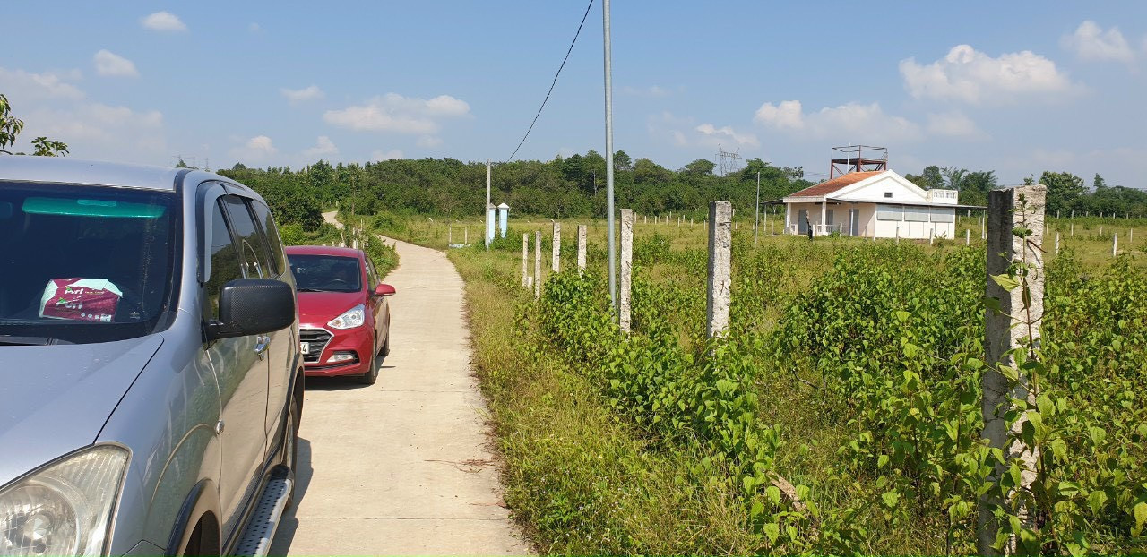 Nhà đầu tư bất động sản gồng mình ôm đất chờ thị trường cuối năm - Ảnh 1.