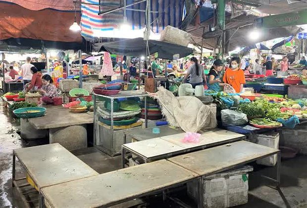 Ảnh: Người dân Đà Nẵng đổ xô đến siêu thị, chợ mua đồ trước bão - Ảnh 23.