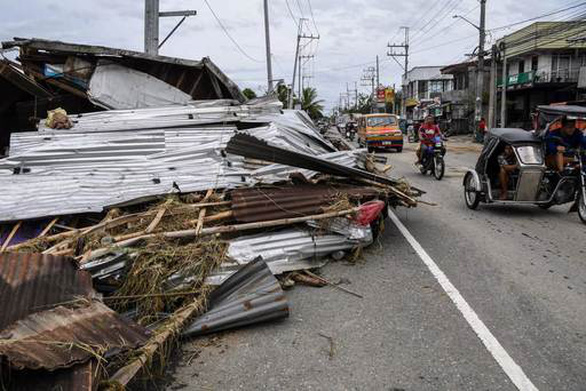 Philippines tan hoang sau khi siêu bão Noru tàn phá - Ảnh 4.