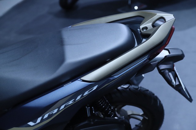 Ảnh thực tế Honda Vario 125 2023 vừa ra mắt: Giá quy đổi từ 35 triệu đồng, dễ tạo cơn sốt tại Việt Nam - Ảnh 6.