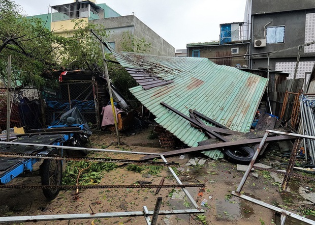  Hình ảnh thiệt hại ban đầu do bão Noru gây ra tại Đà Nẵng - Ảnh 1.