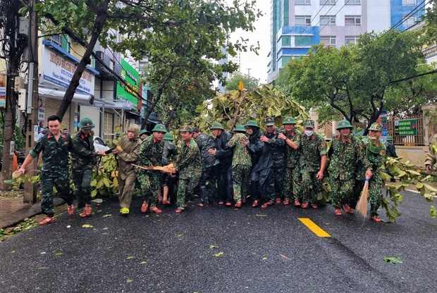  Hình ảnh thiệt hại ban đầu do bão Noru gây ra tại Đà Nẵng - Ảnh 17.