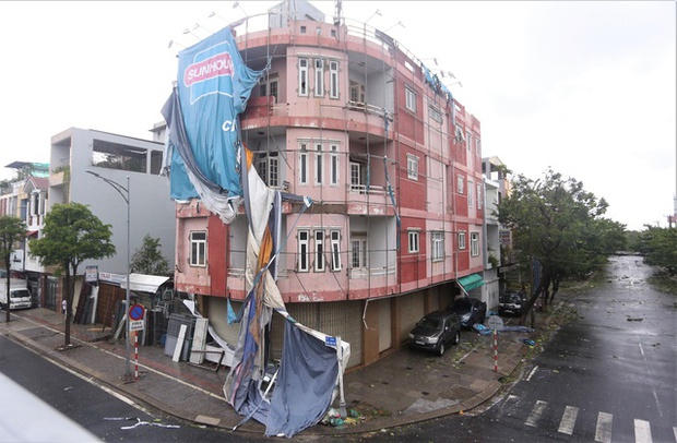  Hình ảnh thiệt hại ban đầu do bão Noru gây ra tại Đà Nẵng - Ảnh 13.