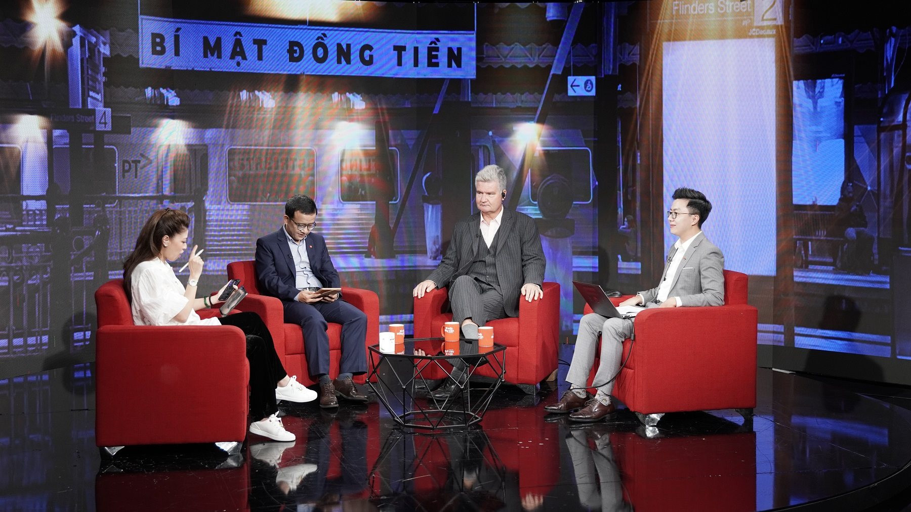 Giám đốc quỹ PYN Elite Fund: Tin tưởng 100% vào Chủ tịch Nguyễn Đức Tài nhưng băn khoăn khi MWG đang bán quá nhiều thứ - Ảnh 1. Giám đốc quỹ PYN Elite Fund: Tin tưởng 100% vào Chủ tịch Nguyễn Đức Tài nhưng băn khoăn khi MWG đang bán quá nhiều thứ - Ảnh 1.