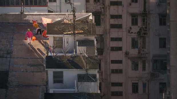 Nhiếp ảnh gia dành 4 năm chụp khung cảnh sân thượng, phản ánh cuộc sống bình dị tại khu dân cư sầm uất bậc nhất châu Á - Ảnh 14.