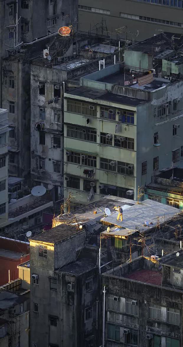 Nhiếp ảnh gia dành 4 năm chụp khung cảnh sân thượng, phản ánh cuộc sống bình dị tại khu dân cư sầm uất bậc nhất châu Á - Ảnh 15.