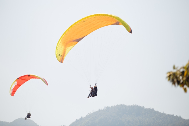 Ảnh: Nghỉ lễ Quốc Khánh 2/9, đến Yên Bái ngắm dù lượn bay trên ruộng bậc thang vàng óng - Ảnh 7.