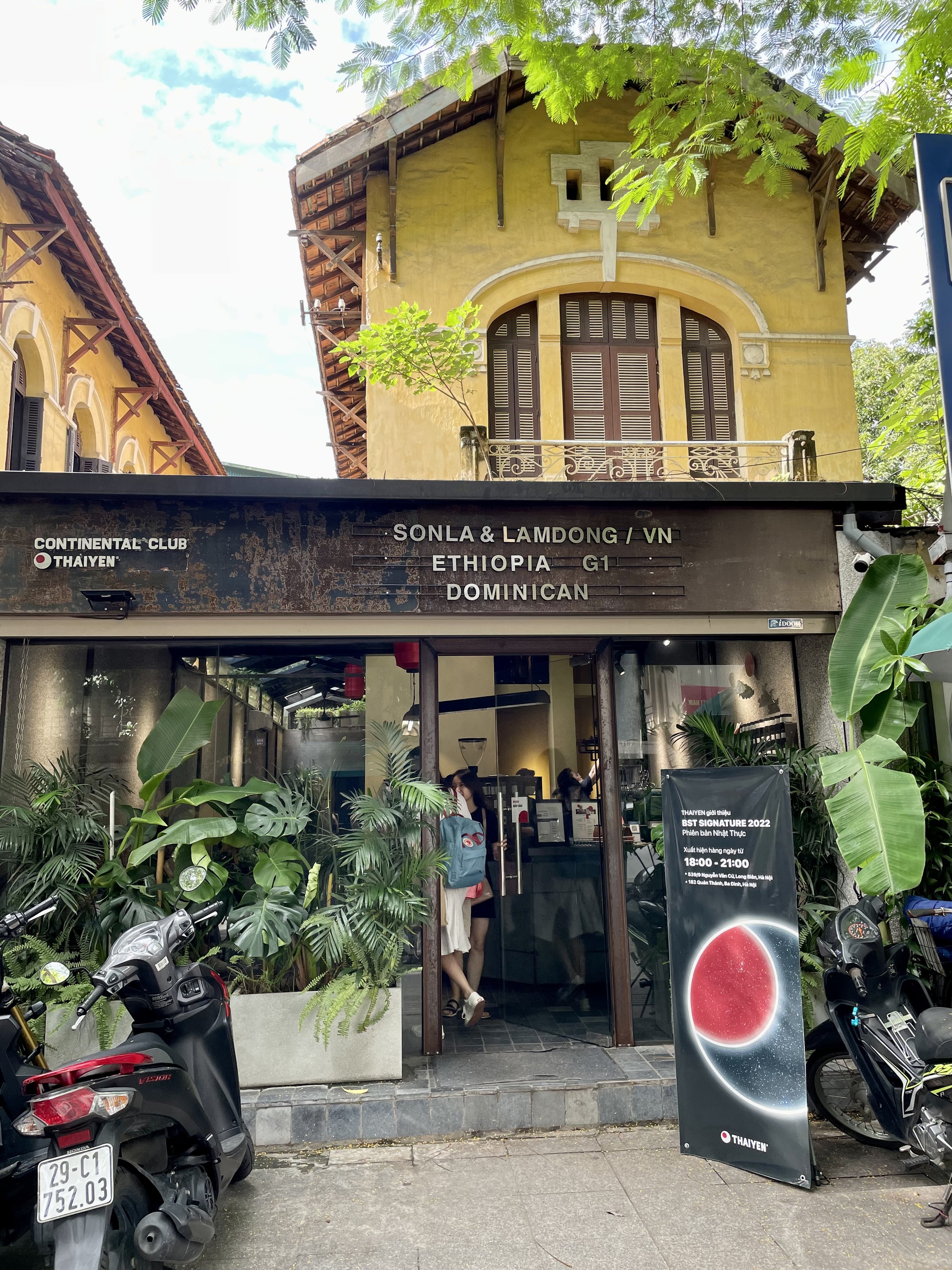 Lạ lùng và lặng lẽ như Cafe Yên, từ quán nhỏ trong ngõ tăng lên chuỗi 7 quán - Ảnh 8. Lạ lùng và lặng lẽ như Cafe Yên, từ quán nhỏ trong ngõ tăng lên chuỗi 7 quán - Ảnh 8.