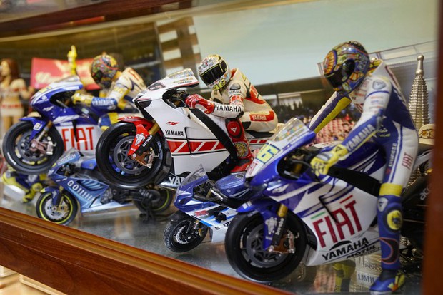 Admire the collection of billion-dollar car and motorbike models - Photo 12.