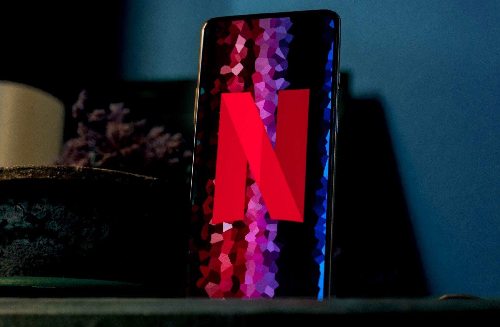 Netflix trở về giá trị thật - Ảnh 1. Netflix trở về giá trị thật - Ảnh 1.