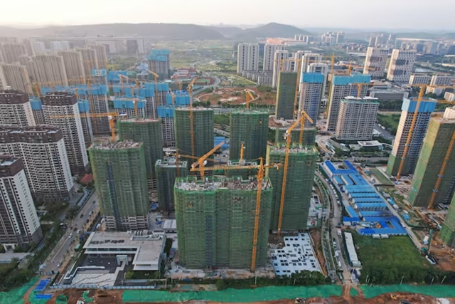 Trung Quốc dự kiến bơm 29 tỷ USD giải cứu các dự án bất động sản chưa hoàn thiện - Ảnh 1.