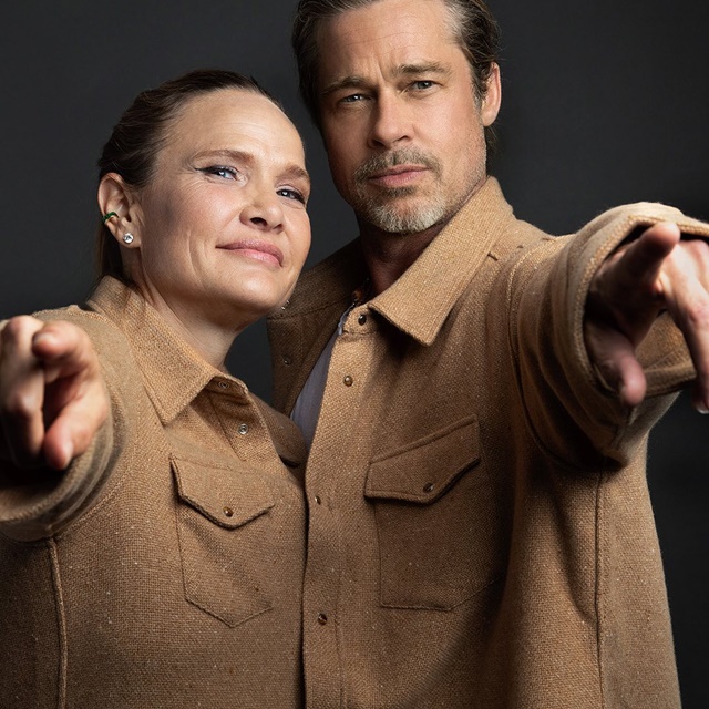 Brad Pitt bán áo sơ mi cashmere cúc đá quý giá 1.600 USD - Ảnh 1.