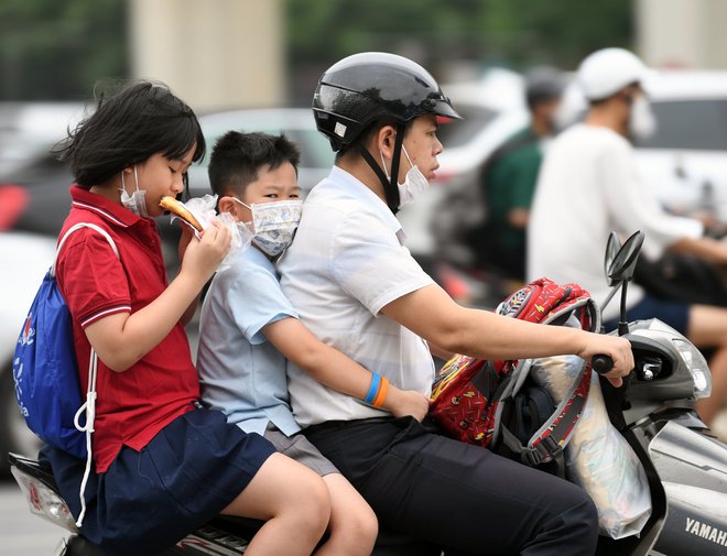  Ảnh: Người dân Hà Nội và TP.HCM mệt mỏi vì tắc đường trong ngày đầu tiên đi làm sau kỳ nghỉ lễ và đưa con đến trường khai giảng - Ảnh 29.