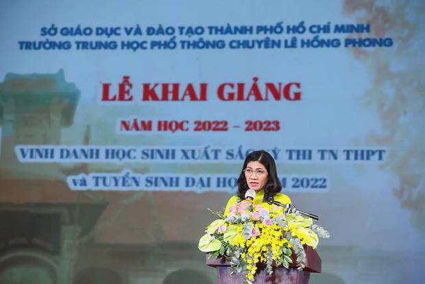 Toàn cảnh lễ khai giảng năm học mới 2022 - 2023: Ngắn mà vui, nổi bật nhất vẫn là dàn nữ sinh mặc áo dài thướt tha! - Ảnh 44.