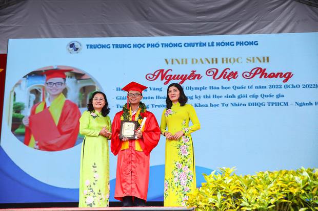 Toàn cảnh lễ khai giảng năm học mới 2022 - 2023: Ngắn mà vui, nổi bật nhất vẫn là dàn nữ sinh mặc áo dài thướt tha! - Ảnh 46.